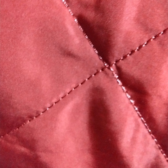 WOMENS BEAUTIFUL MAROON RED PLUM SHERPA VEST WITH GOLD ACCENTS - Picture 8 of 11